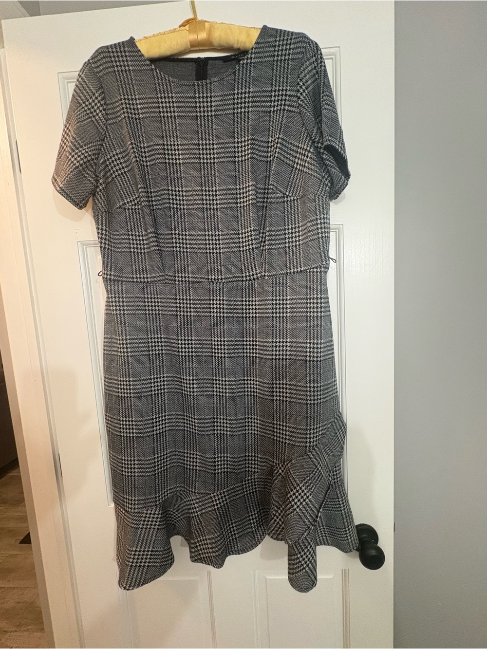 Suite 7 Black & White Plaid Ruffle Hem Dress Size 14W